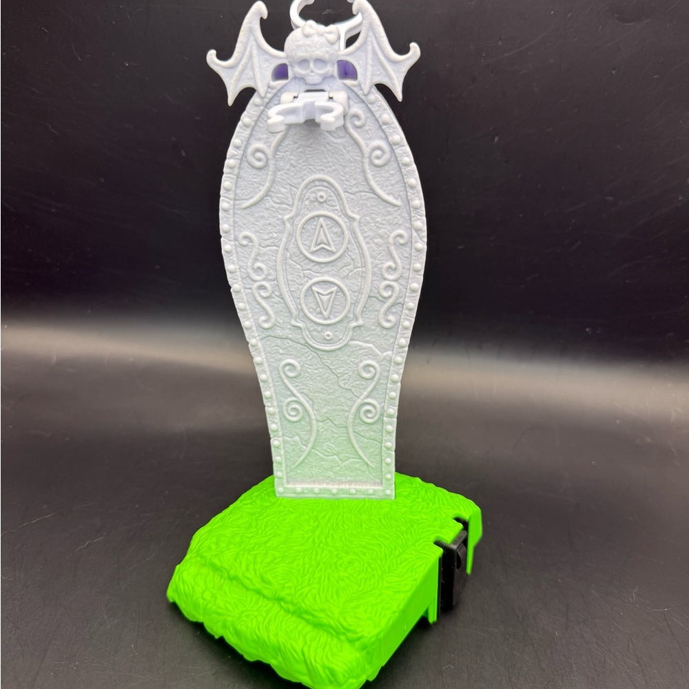 Monster High Freaky Fusion Catacombs Gray Tombstone Elevator Replacement #BJR18 - Picture 8 of 12